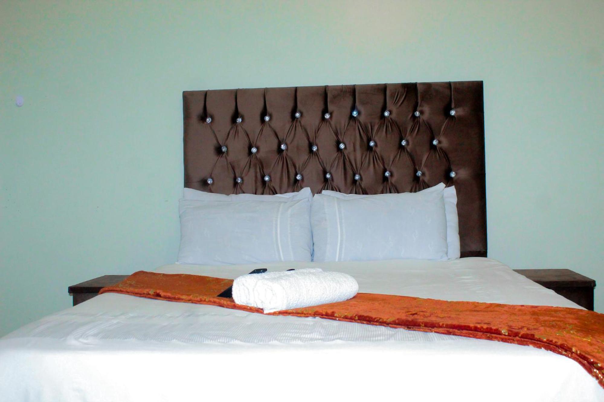 The Rest Camp Lodge And B&B Манзини Екстериор снимка